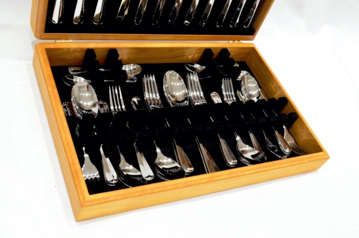 A Brand New Rattail Pattern 44 Piece Oak Wooden Cased Canteen - Stainless Steel - Made in Sheffield - Image 3