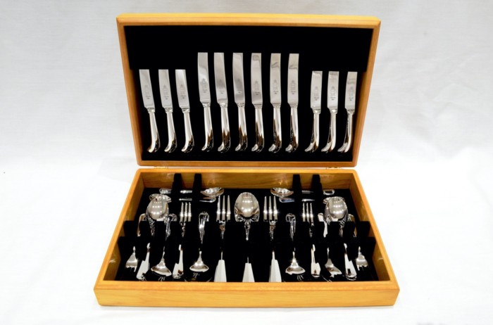 A Brand New Pistol Pattern 44 Piece Oak Wooden Cased Canteen - Stainless Steel - Made in Sheffield