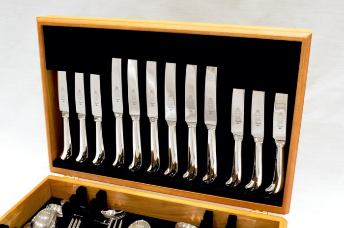 A Brand New Pistol Pattern 44 Piece Oak Wooden Cased Canteen - Stainless Steel - Made in Sheffield - Image 2