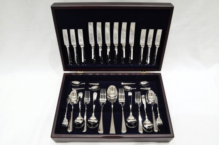 A Brand New Rattail Pattern 44 Piece Mahogany Wooden Cased Canteen - Stainless Steel - Made in Sheffield