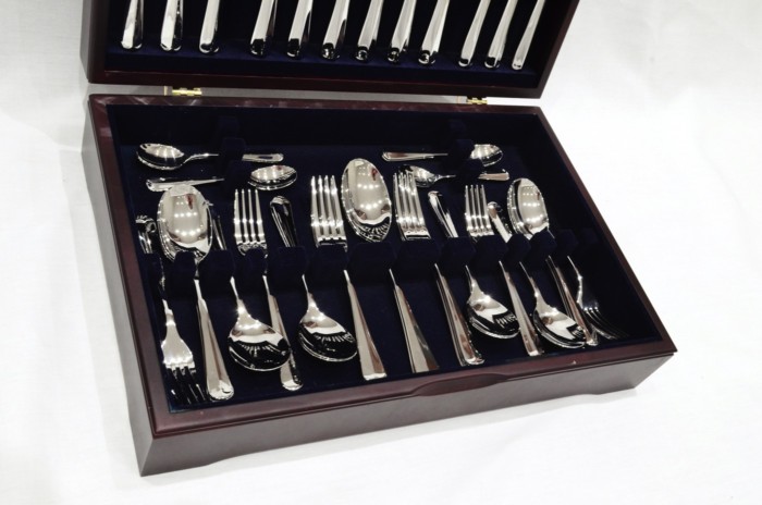 A Brand New Rattail Pattern 44 Piece Mahogany Wooden Cased Canteen - Stainless Steel - Made in Sheffield - Image 3