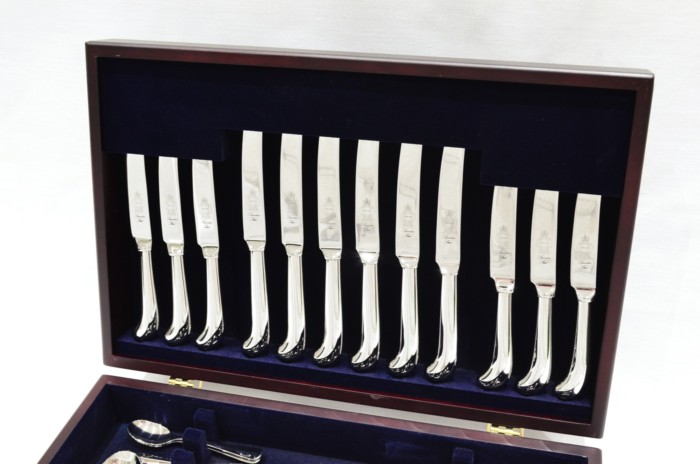 A Brand New Pistol Pattern 44 Piece Mahogany Wooden Cased Canteen - Stainless Steel - Made in Sheffield - Image 2