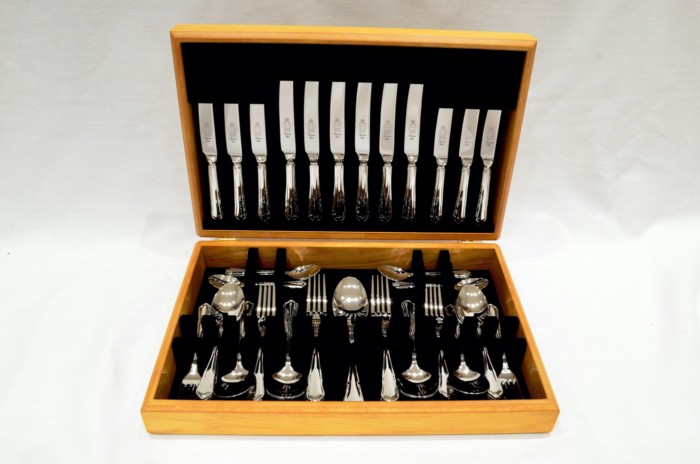 A Brand New Dubarry Pattern 44 Piece Oak Wooden Cased Canteen - Stainless Steel - Made in Sheffield