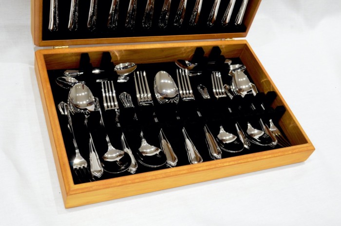 A Brand New Dubarry Pattern 44 Piece Oak Wooden Cased Canteen - Stainless Steel - Made in Sheffield - Image 3