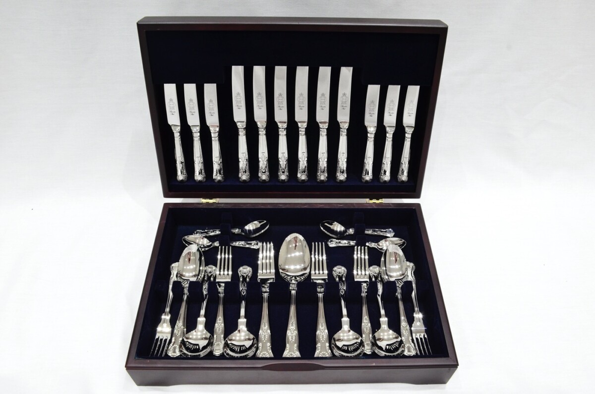 A Brand New Kings Pattern 44 Piece Mahogany Wooden Cased Canteen - Stainless Steel - Made in Sheffield