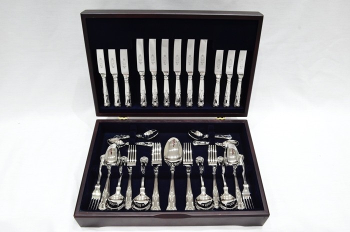 A Brand New Kings Pattern 44 Piece Mahogany Wooden Cased Canteen - Stainless Steel - Made in Sheffield