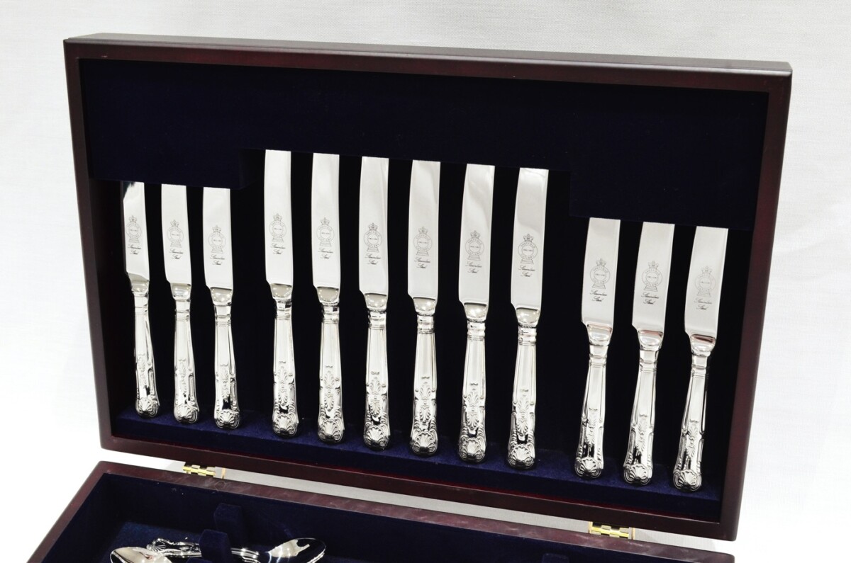 A Brand New Kings Pattern 44 Piece Mahogany Wooden Cased Canteen - Stainless Steel - Made in Sheffield - Image 2