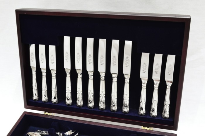 A Brand New Kings Pattern 44 Piece Mahogany Wooden Cased Canteen - Stainless Steel - Made in Sheffield - Image 2