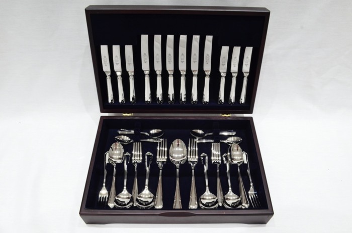 A Brand New Dubarry Pattern 44 Piece Mahogany Wooden Cased Canteen - Stainless Steel - Made in Sheffield