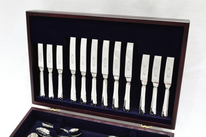 A Brand New Dubarry Pattern 44 Piece Mahogany Wooden Cased Canteen - Stainless Steel - Made in Sheffield - Image 2