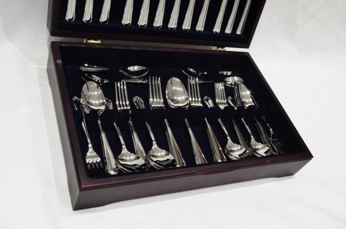 A Brand New Dubarry Pattern 44 Piece Mahogany Wooden Cased Canteen - Stainless Steel - Made in Sheffield - Image 3