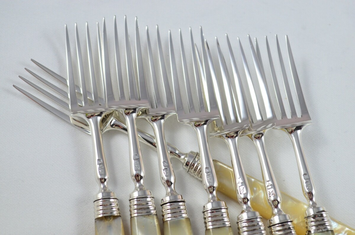 C.1800 Set of 8 Afternoon Tea Forks Solid Silver Mother Of Pearl Handles - Image 3