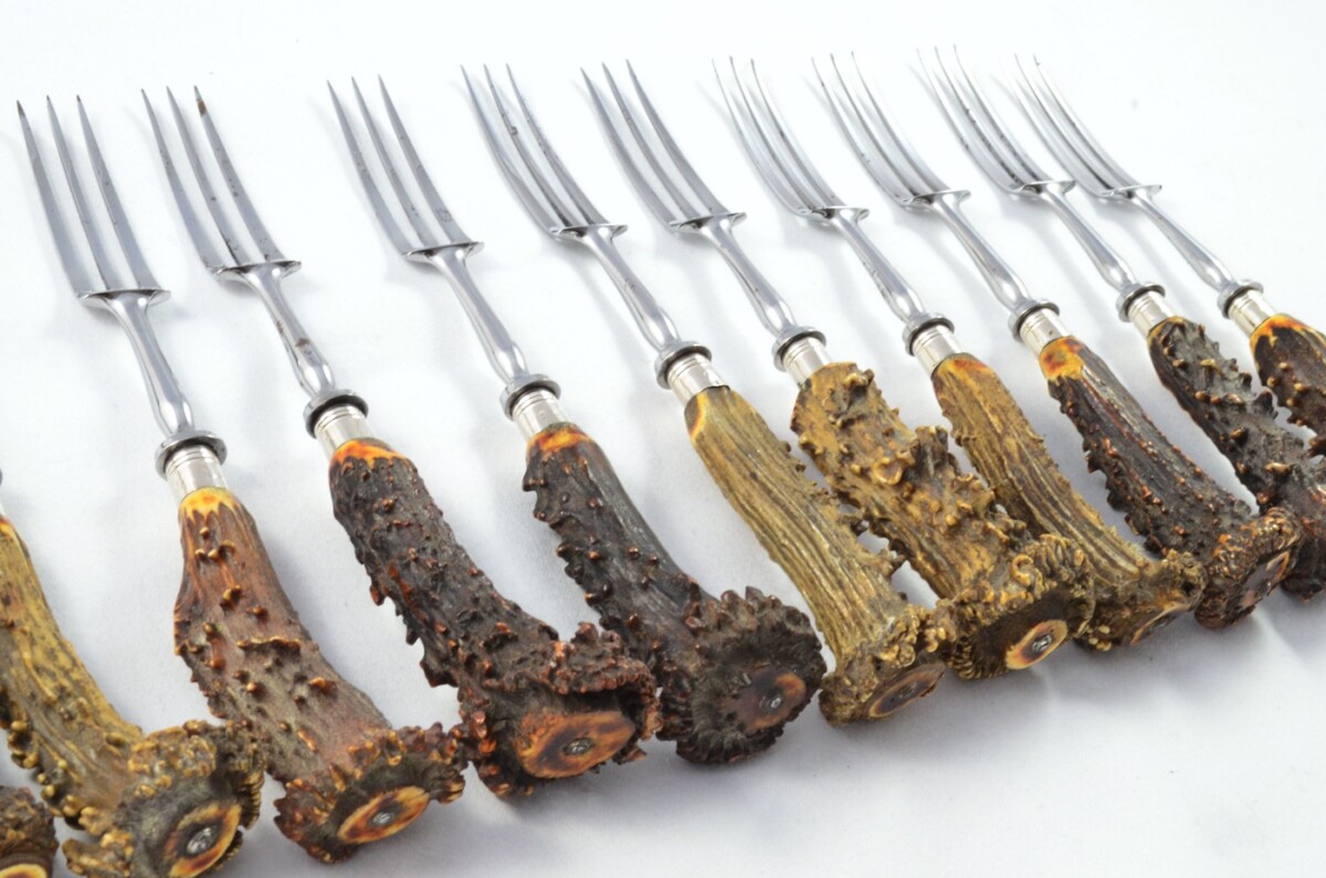 A Gorgeous C.1800's Set of 6 Table Knives & Forks + Serving Pieces Roe Deer Stag Handled Cutlery Sheffield - Carbon Steel - Image 4
