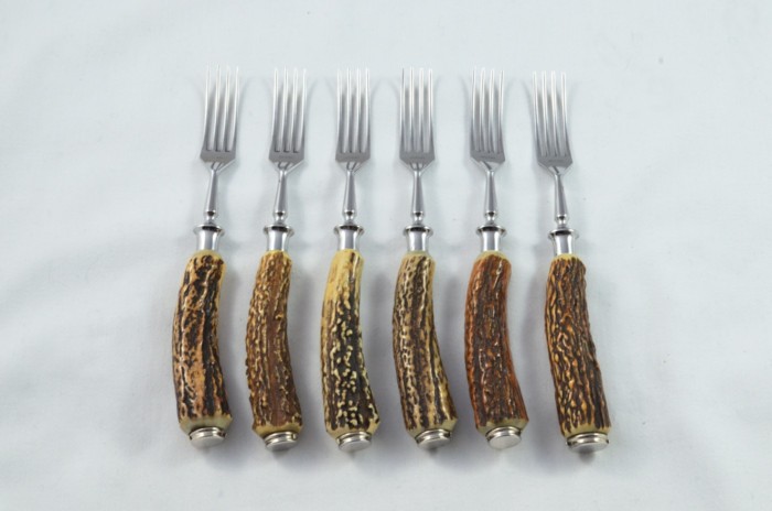 A Gorgeous C.1900's Canteen of Sambar Stag Handled Cutlery for 6 People Made in Germany - Carbon Steel - Image 8