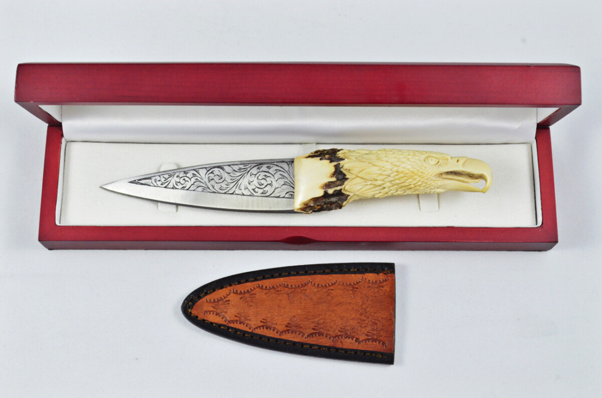 Astonishing Bespoke Hand Carved Bald Eagle Stag Horn Antler Handle Sgian Dubh Hand Engraved Blade Sheffield England - Image 2