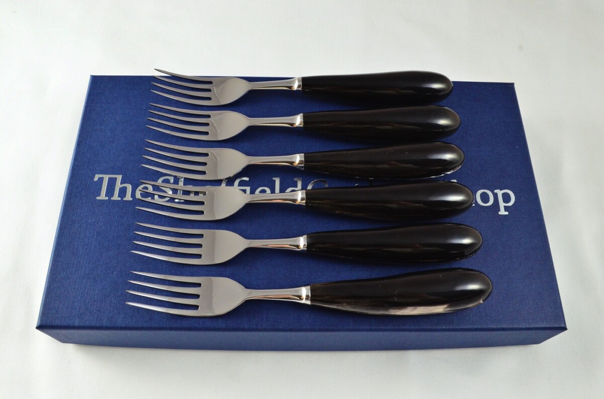 A Set of 6 Sheffield Steak Forks with Water Buffalo Horn Handles – Classic Presentation Case