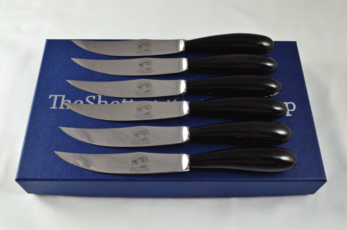 A Set of 6 Sheffield Steak Knives with Water Buffalo Horn Handles – Classic Presentation Case
