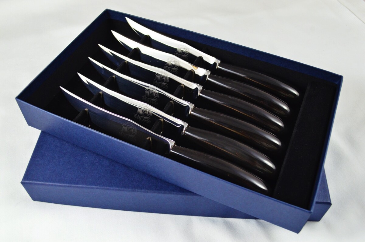 A Set of 6 Sheffield Steak Knives with Water Buffalo Horn Handles – Classic Presentation Case - Image 2