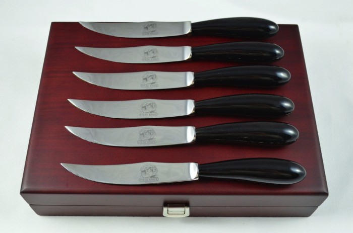 A Set of 6 Sheffield Steak Knives with Water Buffalo Horn Handles – Wooden Presentation Case