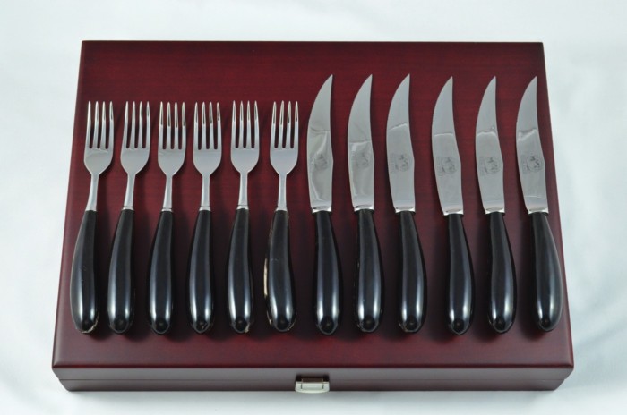 A Set of 6 Sheffield Steak Knives & Forks with Water Buffalo Horn Handles – Wooden Presentation Case