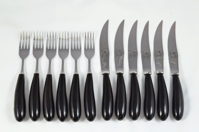 A Set of 6 Sheffield Steak Knives & Forks with Water Buffalo Horn Handles – Wooden Presentation Case - Image 2