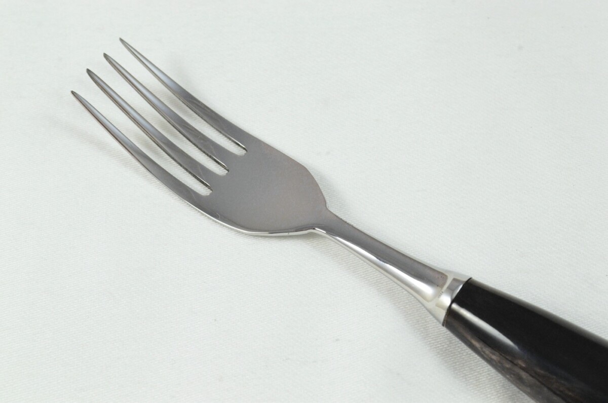 A Set of 6 Sheffield Steak Knives & Forks with Water Buffalo Horn Handles - Image 10