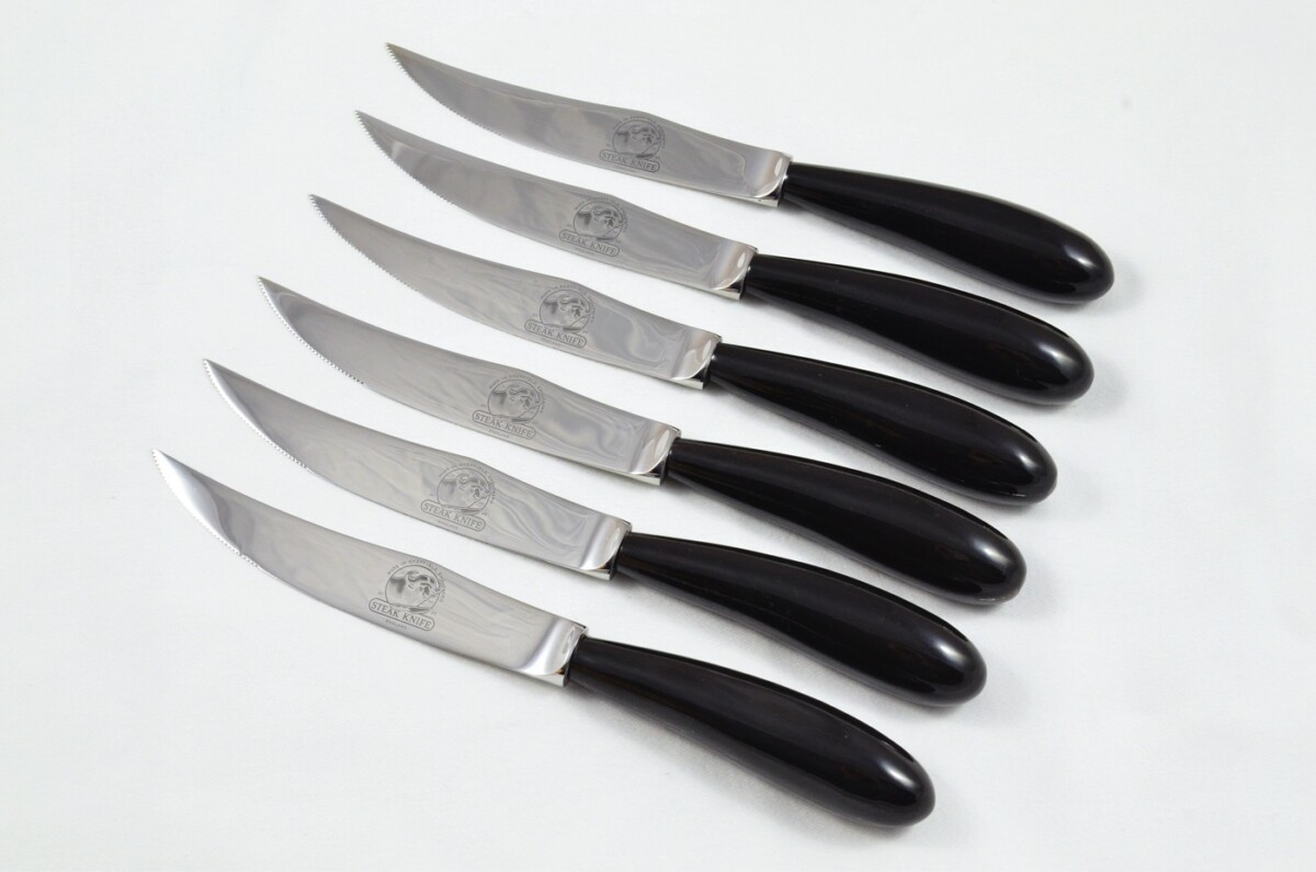 A Set of 12 Sheffield Steak Knives with Water Buffalo Horn Handles - Image 6