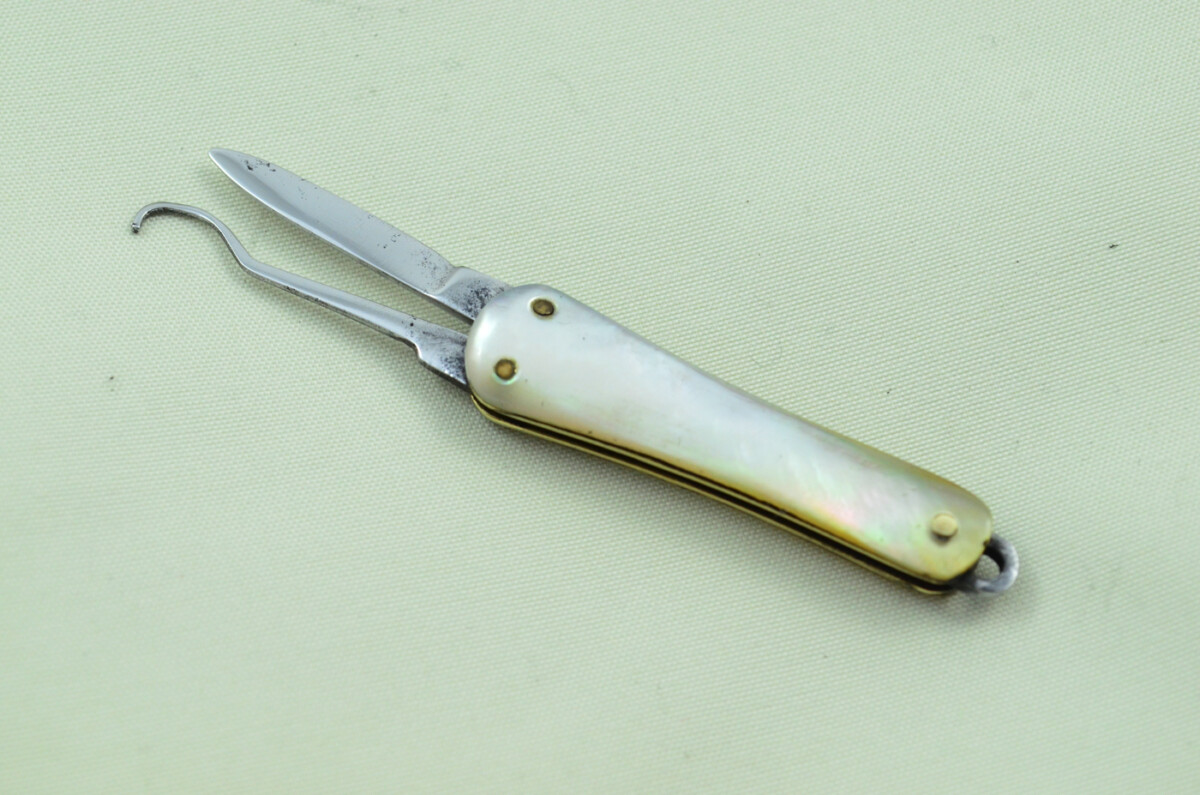 Tiny Ladies Double Blade Fantastic Carbon Steel Bladed Mother Of Pearl Fully Restored Sheffield Made Pen/Pocket Knife c1900 Maker Not Known