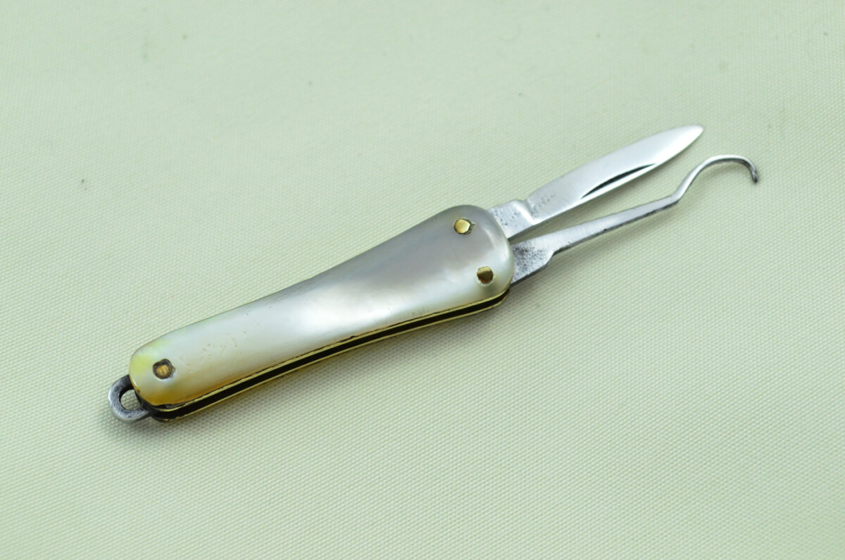 Tiny Ladies Double Blade Fantastic Carbon Steel Bladed Mother Of Pearl Fully Restored Sheffield Made Pen/Pocket Knife c1900 Maker Not Known - Image 4