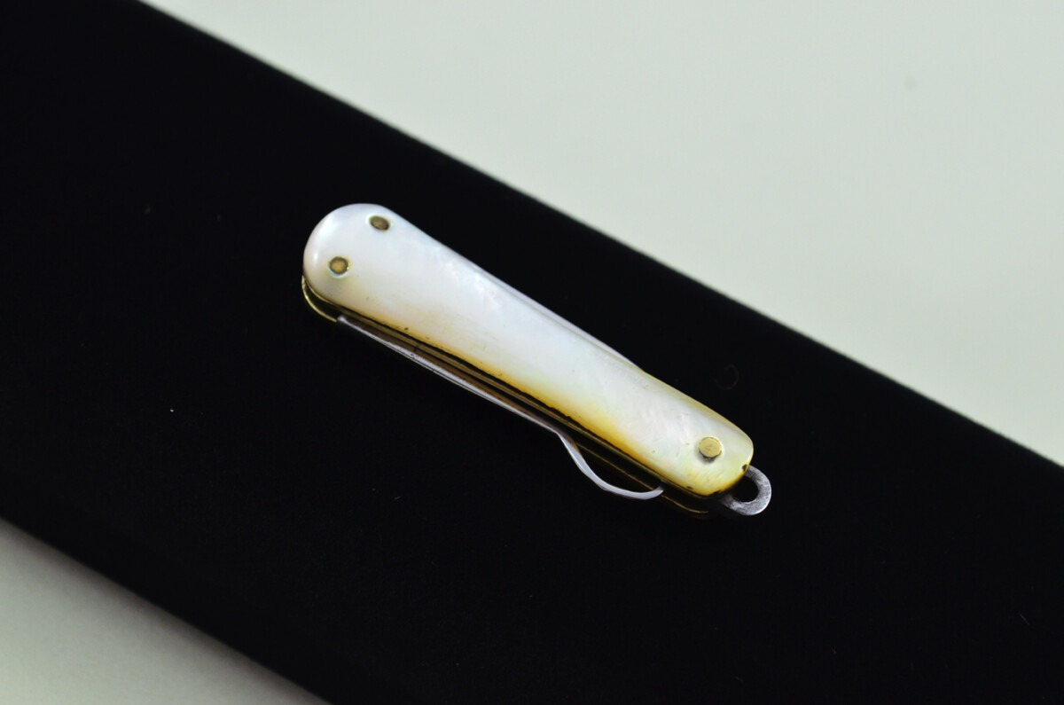 Tiny Ladies Double Blade Fantastic Carbon Steel Bladed Mother Of Pearl Fully Restored Sheffield Made Pen/Pocket Knife c1900 Maker Not Known - Image 2