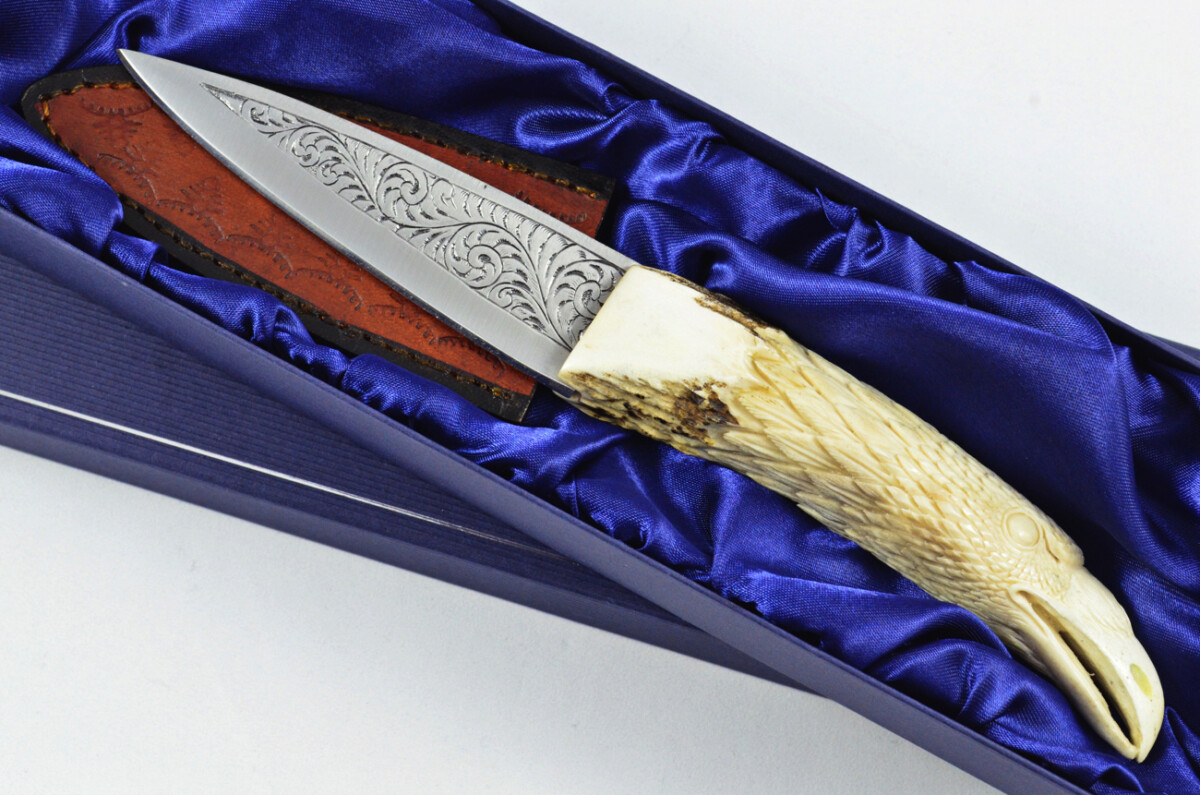 Astonishing Bespoke Hand Carved Buzzard Stag Horn Antler Handle Sgian Dubh Hand Engraved Blade Sheffield England - Image 2