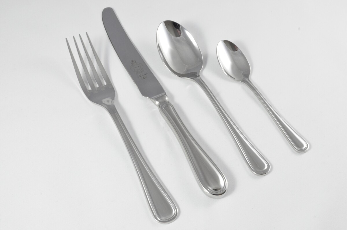 New Old English Thread Pattern 4 Piece place Setting Made in Sheffield England Stainless Steel Cutlery - Image 3