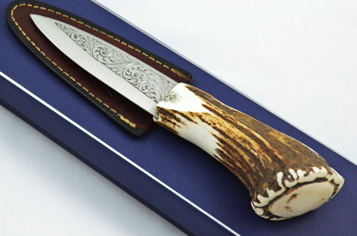 A Fantastic Genuine Hand Engraved Carbon Steel Stag Horn Full Crown Antler Handle Sgian Dubh Sheffield England