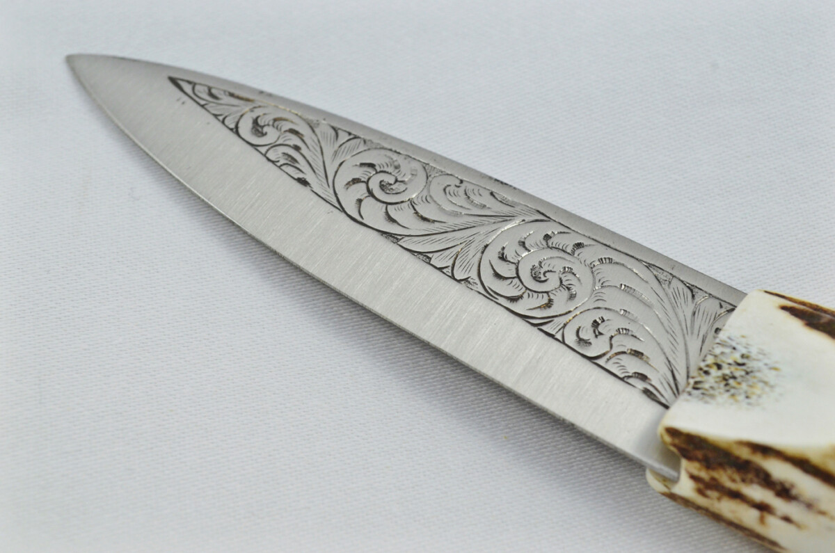 A Fantastic Genuine Hand Engraved Carbon Steel Stag Horn Full Crown Antler Handle Sgian Dubh Sheffield England - Image 5