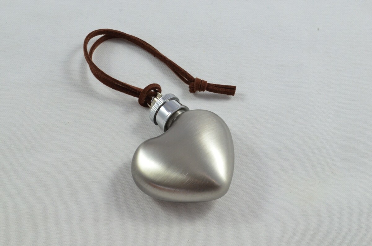 Handmade Stainless Steel Heart Shaped Hip Flask 1oz With Funnel - Image 2