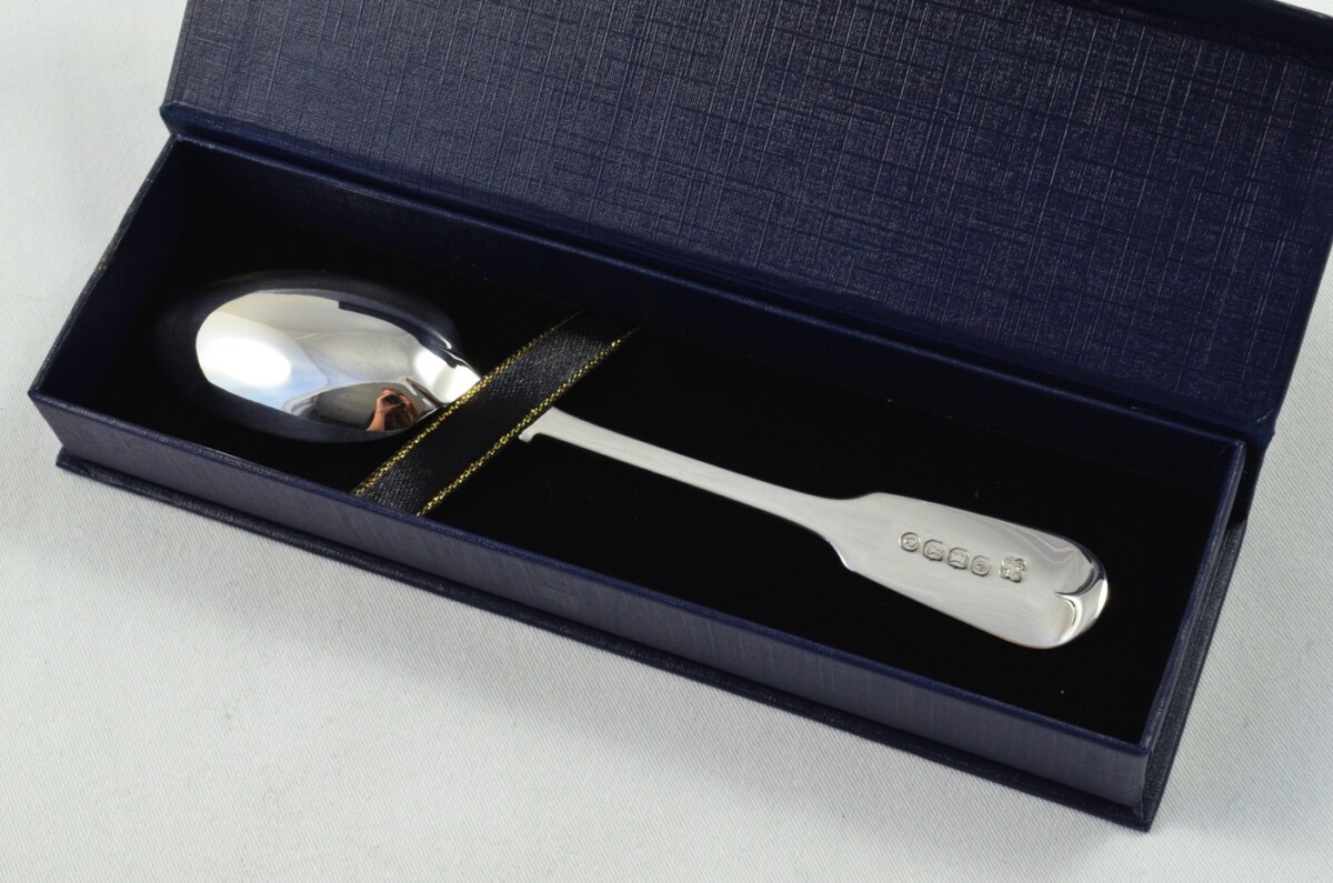 Exeter Solid Silver Antique Christening Spoon - Old English Fiddle Pattern - Made in 1863 - Presentation Case - Image 2