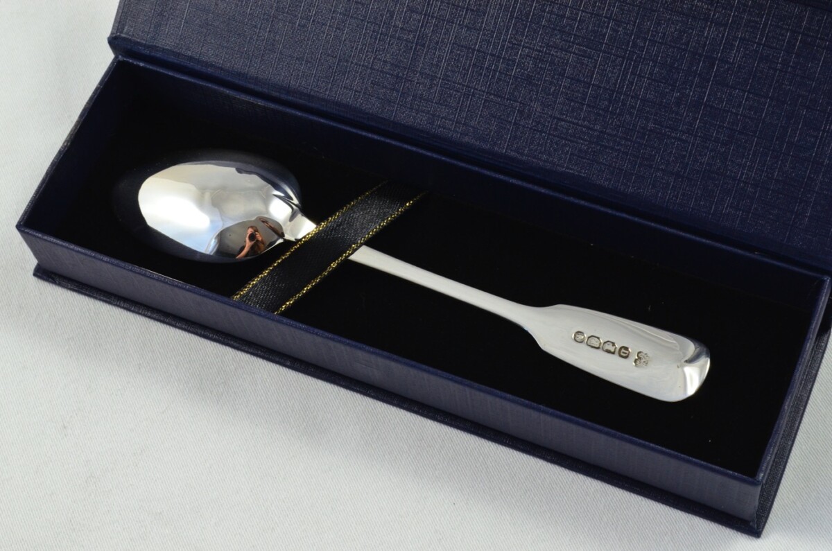 Exeter Solid Silver Antique Christening Spoon - Old English Fiddle Pattern - Made in 1860 - Presentation Case - Image 2