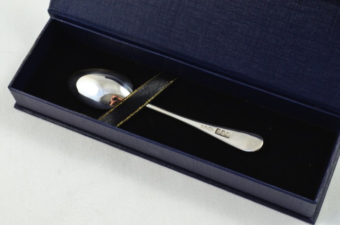 Glasgow Solid Silver Antique Christening Spoon - Irish Bright Cut - Made in 1898 - Presentation Case - Image 2