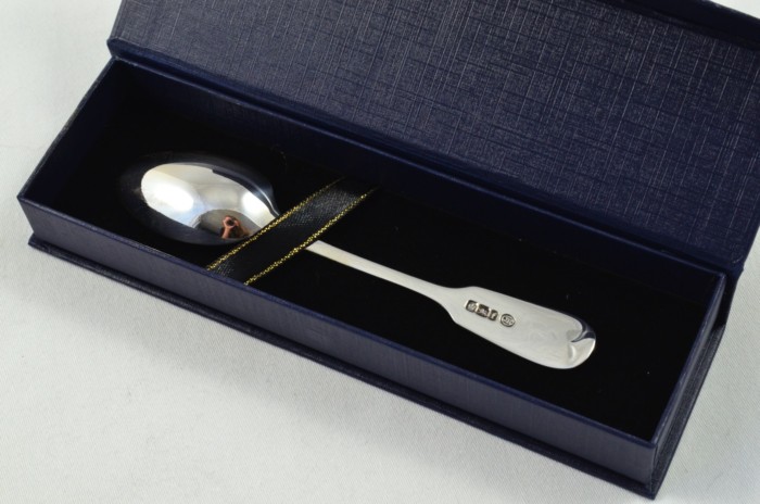 Sheffield Solid Silver Antique Christening Spoon - Old English Fiddle Pattern - Made in 1898 - Presentation Case - Image 2