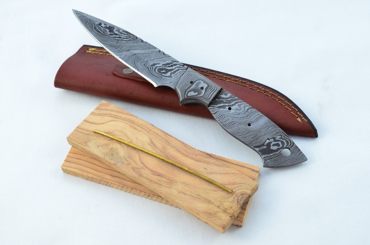 Knife Making Kit! Damascus Steel Hunting/Bushcraft Knife Olive Wood Scales Unbelievable Piece Pristine inc Leather Sheath