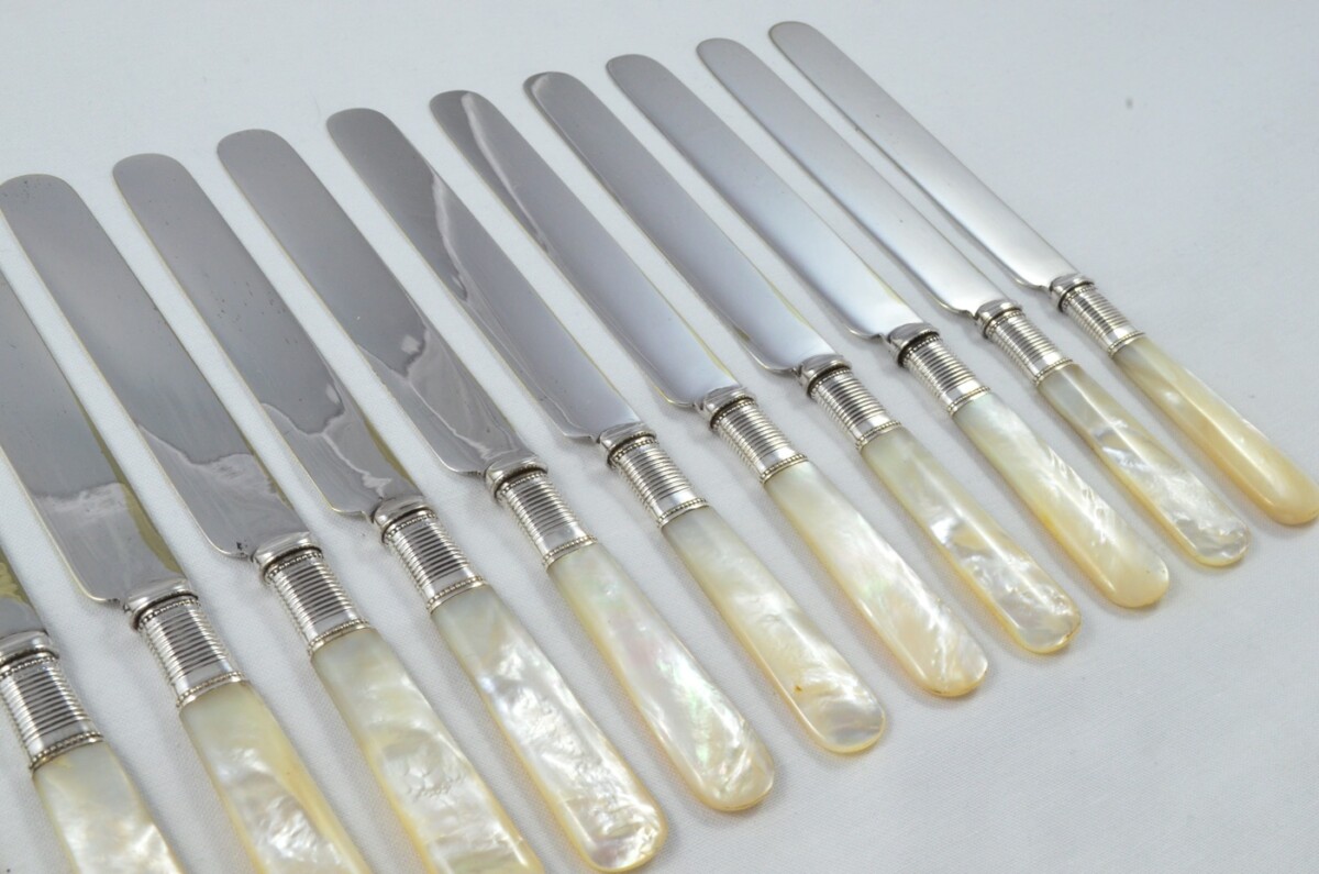 12  Knives & Forks with Mother Of Pearl Handles c.1900 - Image 3