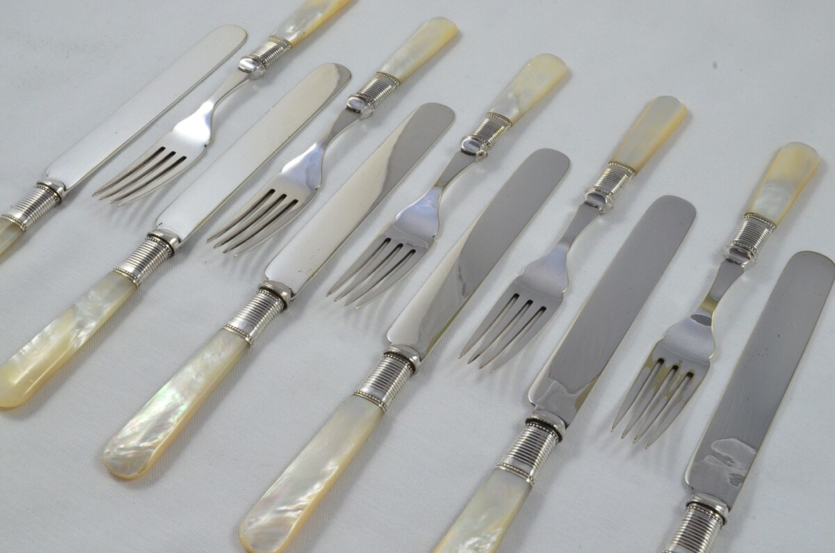 12  Knives & Forks with Mother Of Pearl Handles c.1900 - Image 2