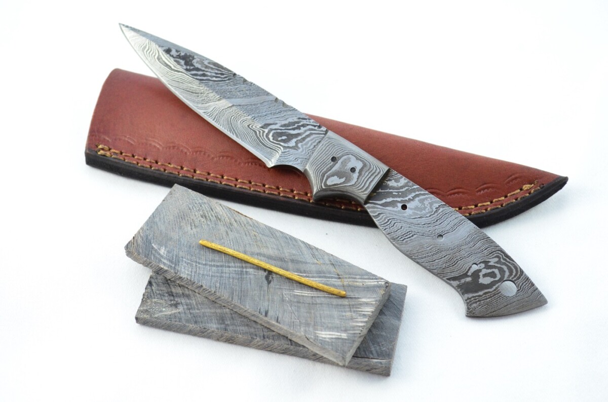 Knife Making Kit! Damascus Steel Hunting/Bushcraft Knife Buffalo Scales Unbelievable Piece Pristine inc Leather Sheath