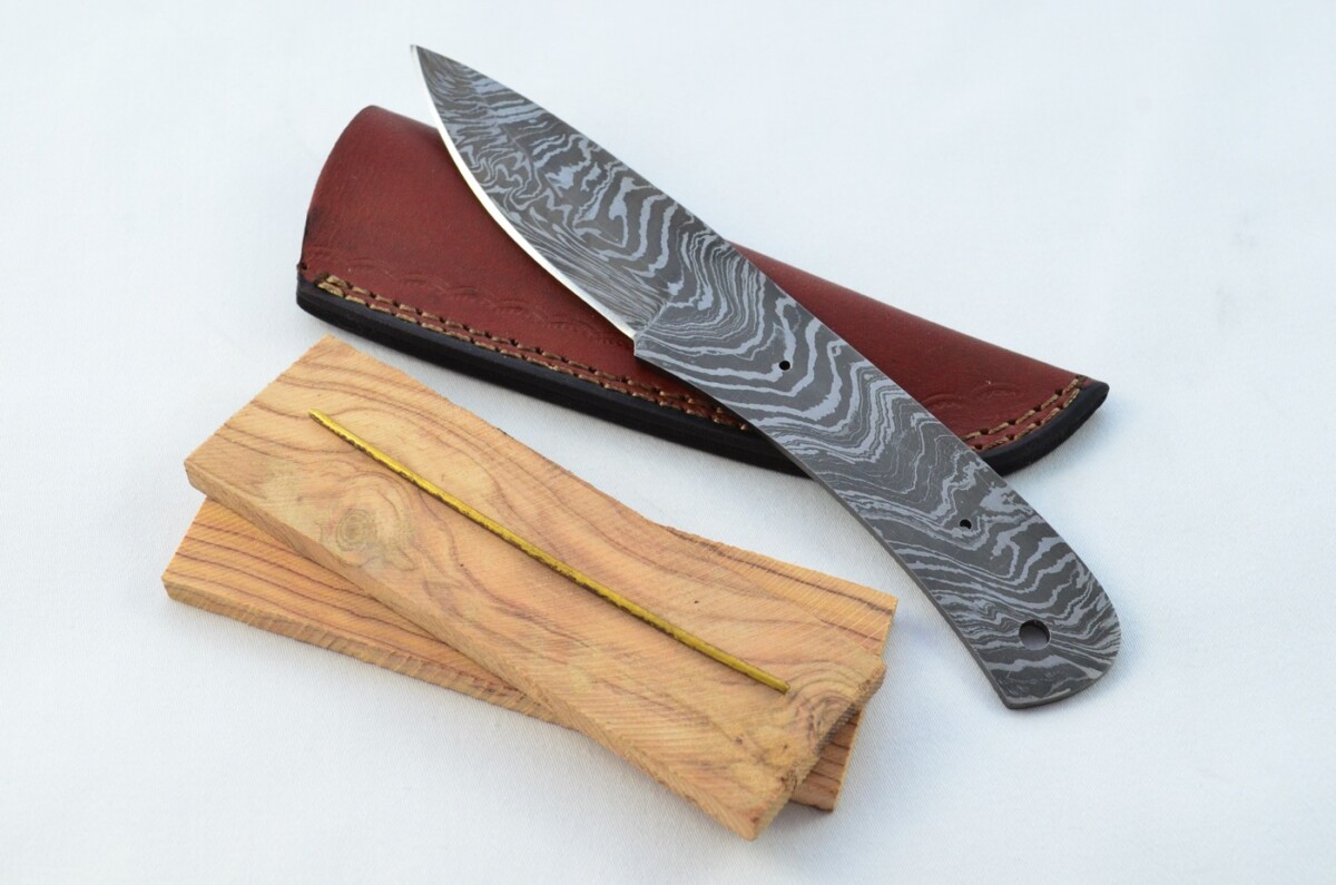 Knife Making Kit! Damascus Steel Hunting/Bushcraft/Skinning Knife Olive Wood Scales Unbelievable Piece Pristine inc Leather Sheath