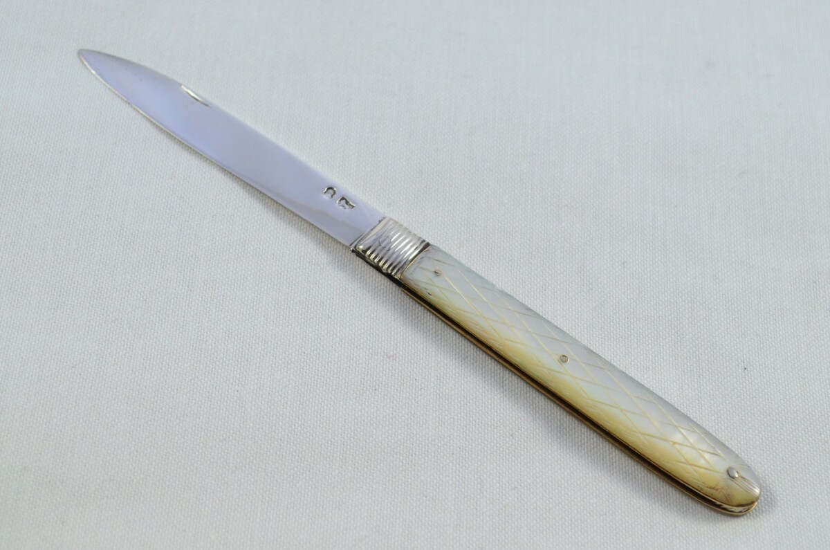2 Piece Travelling Knife and Fork Set Patterned Pearl Scaled C.1800 - Image 4