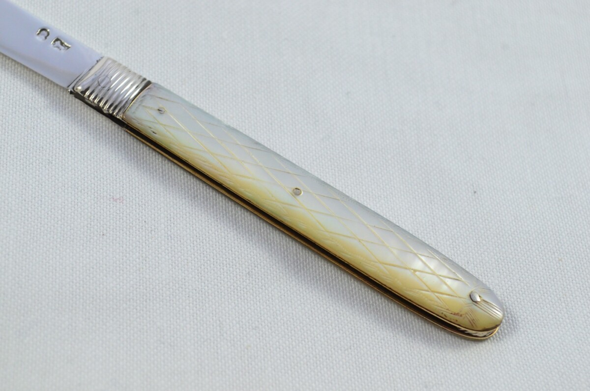 2 Piece Travelling Knife and Fork Set Patterned Pearl Scaled C.1800 - Image 5