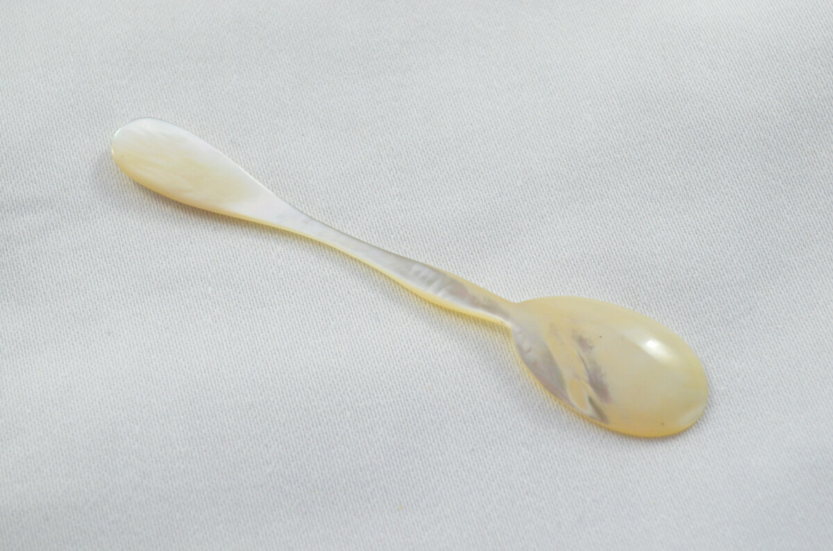 Fantastic RARE Hand Carved Mother of Pearl Spoon - Image 3