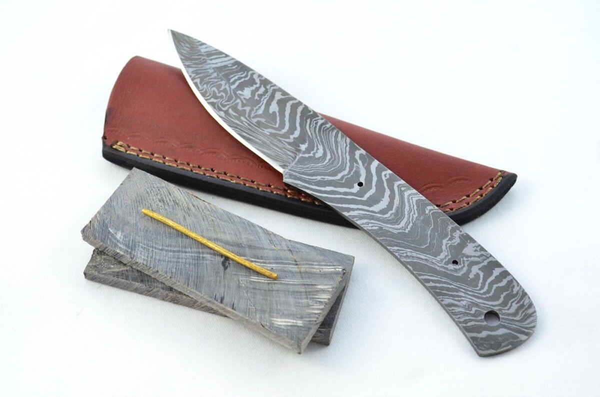 Knife Making Kit! Damascus Steel Hunting/Bushcraft/Skinning Knife Buffalo Scales Unbelievable Piece Pristine inc Leather Sheath