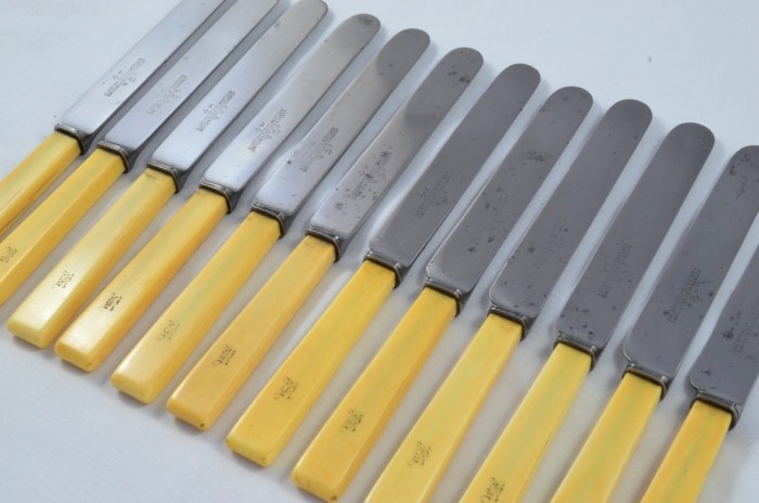 Joseph Rodgers Carving & Dinner Set featuring 12 Table & Dessert Knives with Genuine Ivory Handles c.1840 - Image 4