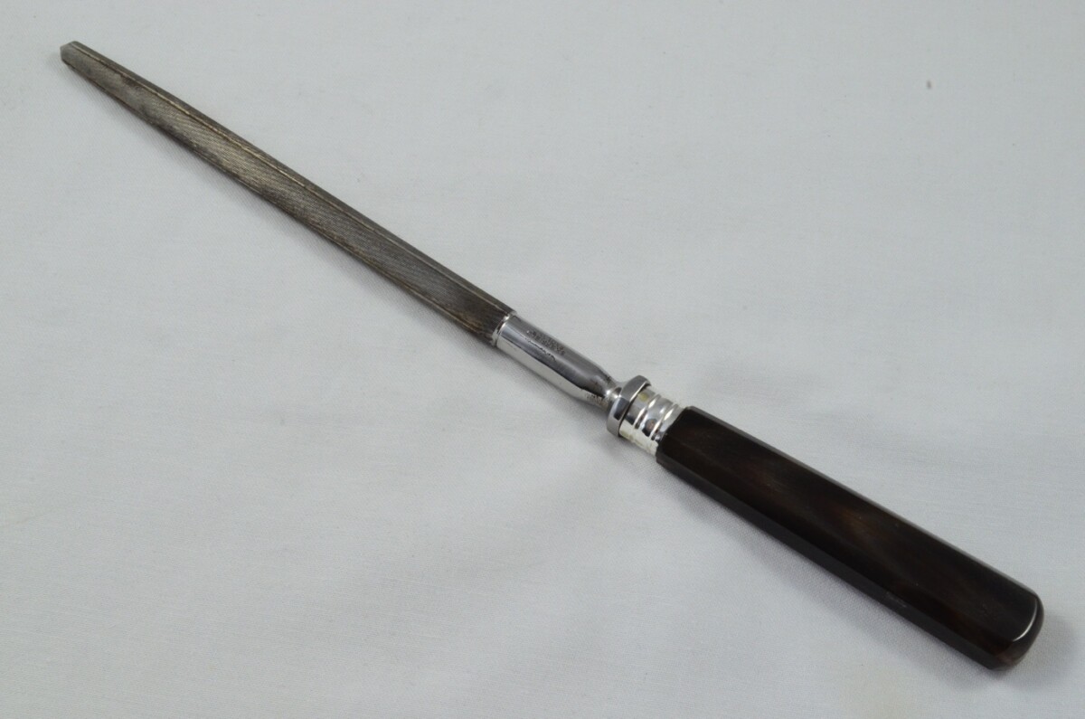 A Stunning London Carving & Dinner Knife Set 12 Table & Dessert Knives with Water Buffalo Handles c.1930 - Image 7